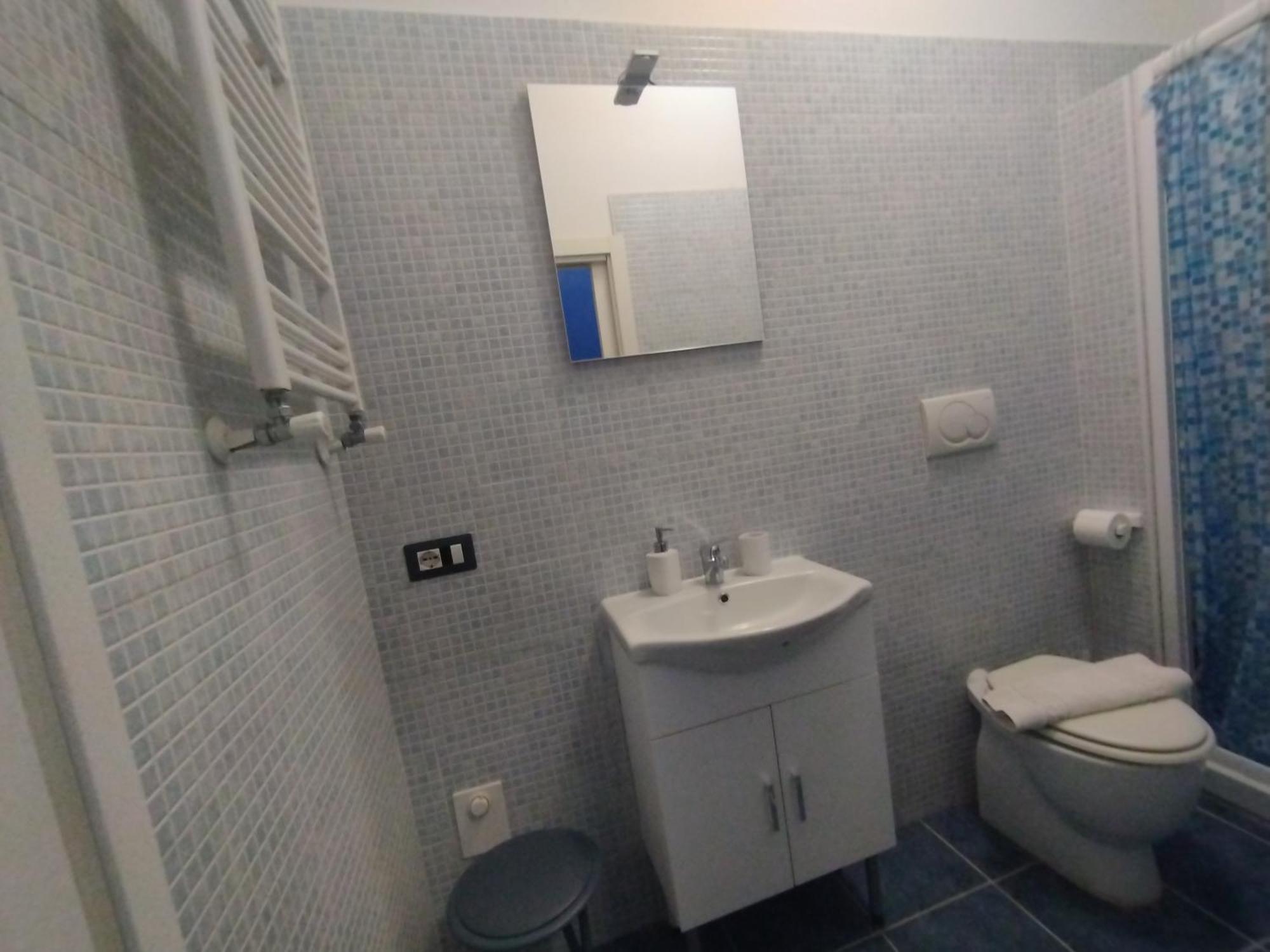 Adriatic Room 50 M Dalla Stazione Ferroviaria Di Ciampino E Dalla Navetta Aeroportuale Dış mekan fotoğraf