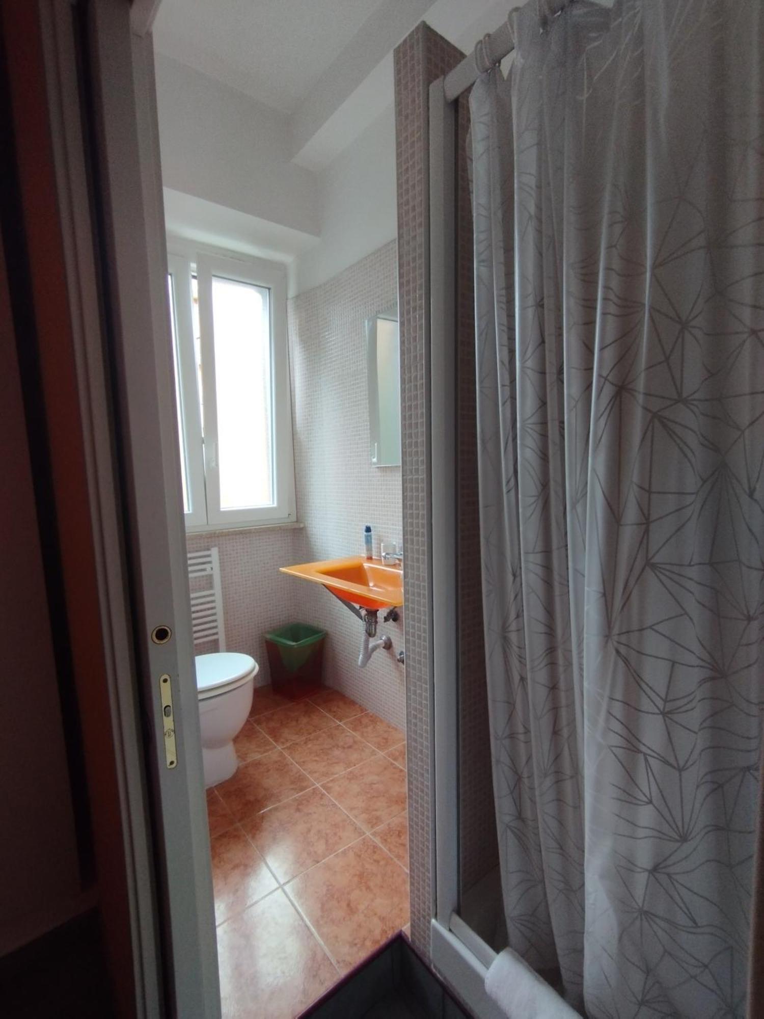 Adriatic Room 50 M Dalla Stazione Ferroviaria Di Ciampino E Dalla Navetta Aeroportuale Dış mekan fotoğraf