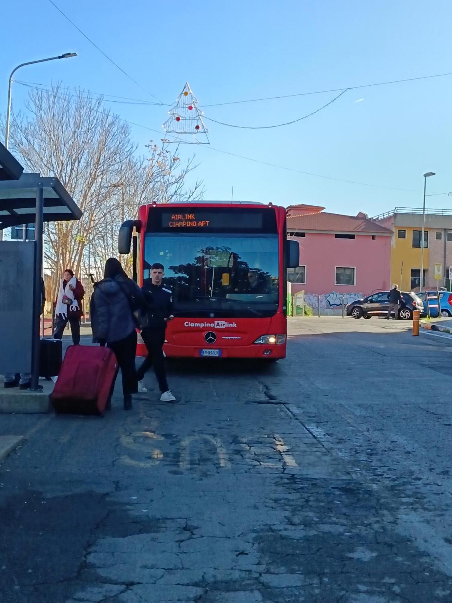 Adriatic Room 50 M Dalla Stazione Ferroviaria Di Ciampino E Dalla Navetta Aeroportuale Dış mekan fotoğraf